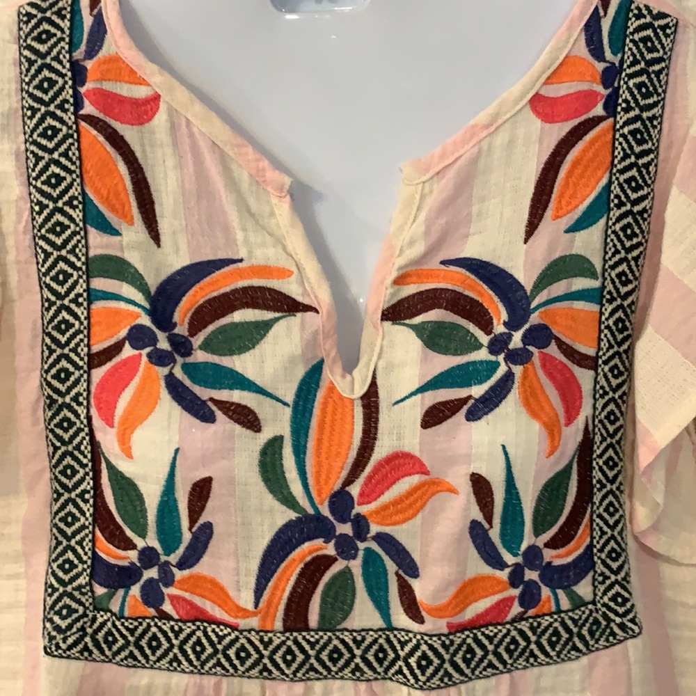 Fun Linen Top! - Picture 2 of 3